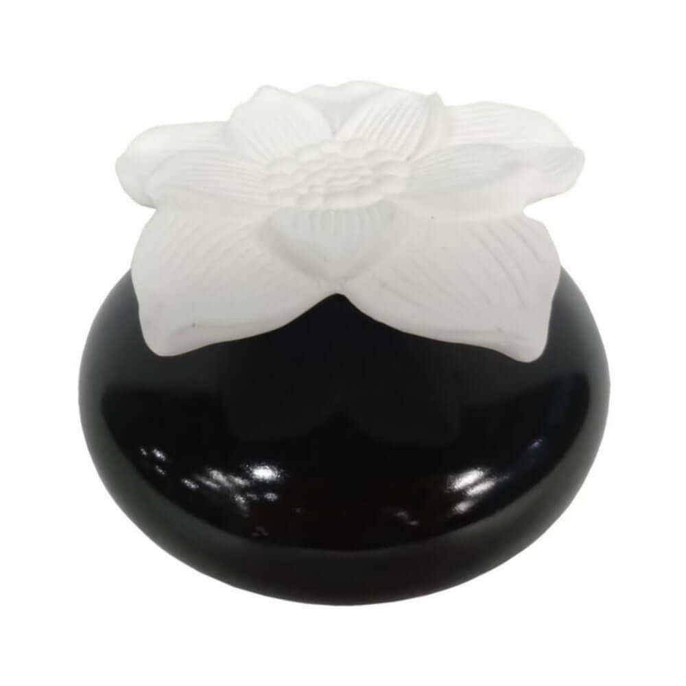 Keramisk Diffuser Sort Og Hvid Med Gipsblomst Og Vægestilk Hedenhus Blomsten To-delt Design Subtil Aromaafgivelse